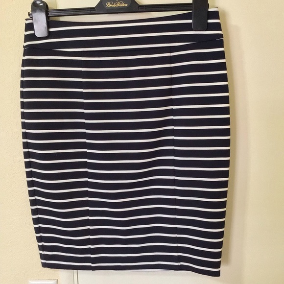 Michael Kors Womens Black&White Stripe Pencil Skirt Sz 8P Luxe Timeless Corpcore - Picture 1 of 10